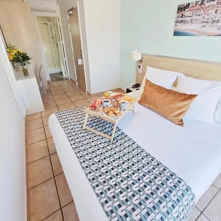Hotel Des Calanques Port De 2*