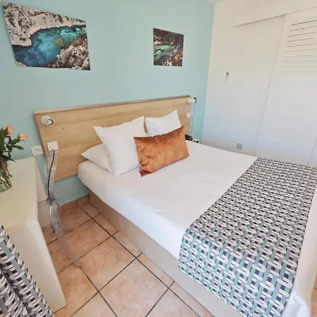 Des Calanques Port De Hotel 2*