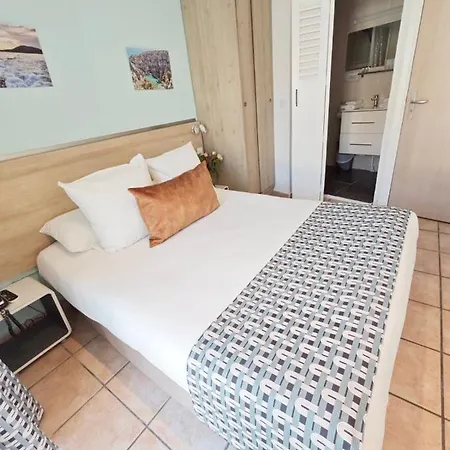 Hotel Des Calanques Port De 2*