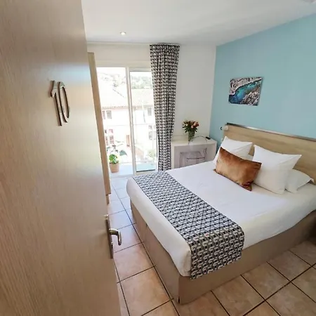 Des Calanques Port De Hotel 2*