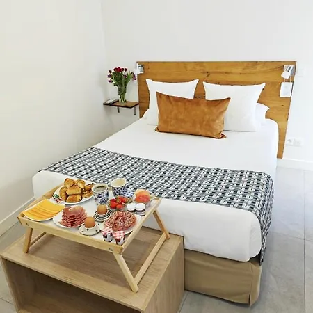 Des Calanques Hotel 2*