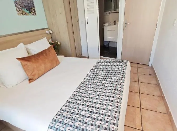 Des Calanques Port De 2* 卡西斯