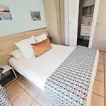 מלון Des Calanques Port De 2*