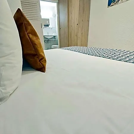 Hotel Des Calanques Port De 2*