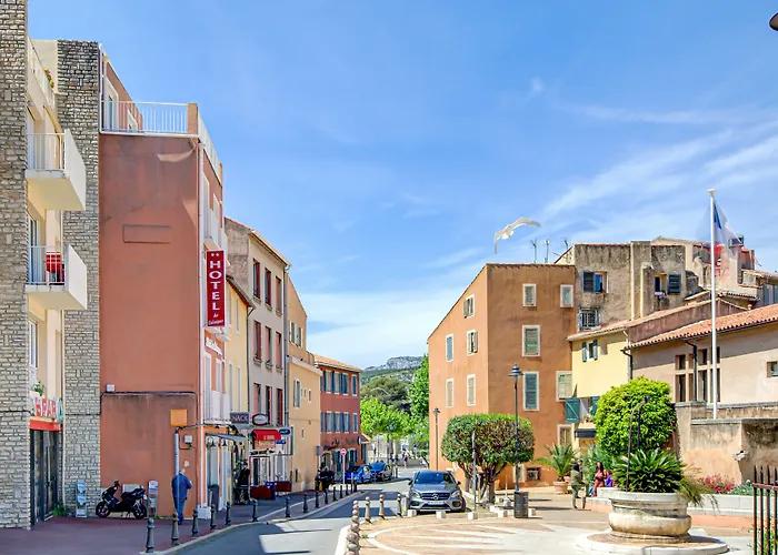Des Calanques Port De Hotel